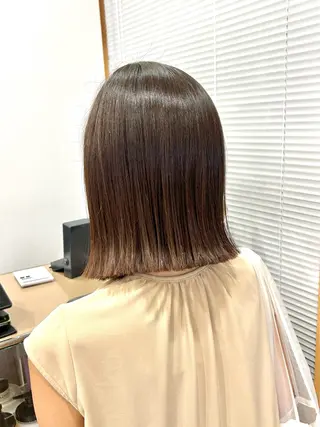 ミディアム ぱつっとボブ/ 小野あかねのヘアスタイル