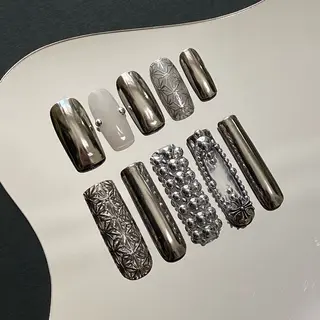 ネイル ⁸ᵃᵖᵖʸ🐝⋆゜ MöEのネイルデザイン