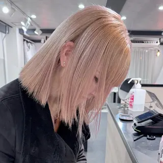 セミロング 切りっぱなしボブイヤ リングカラー清水隆央のヘアスタイル