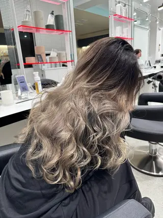 ロング カラー エフェクトブリーチ／ レイヤーカット／翔のヘアスタイル