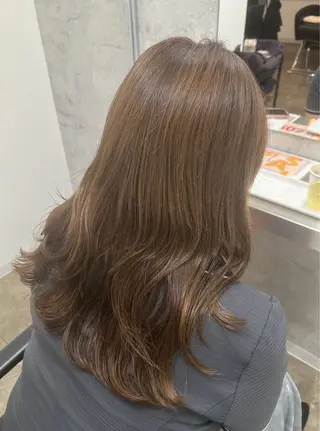 ロング カラー Moe by aria所属・飯田 冴のヘアスタイル