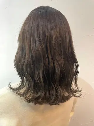 ミディアム カラー 鈴木 咲輝のヘアスタイル