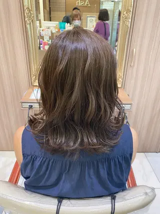 ミディアム カラー 古川 琴美のヘアスタイル
