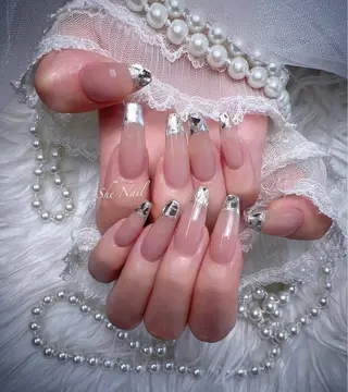 ネイル She_nail所属・ELSA_ Bellaのネイルデザイン