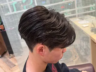 ショート パーマ メンズ メンズ特化/ センターパート/八谷のヘアスタイル