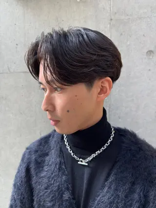 メンズ ニュアンスパーマ/ ハイトーン/毛流れのヘアスタイル