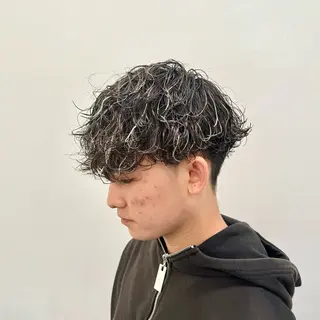 ショート カラー パーマ ヘアアレンジ メンズ 顔まわりカット の達人のヘアスタイル