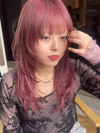セミロング ハッシュカット🖤 レイヤー/透けカラーのヘアスタイル