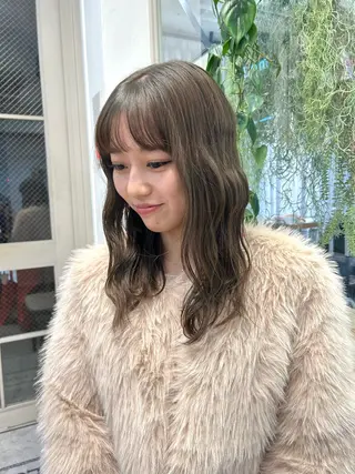 カラー moeka 表参道のヘアスタイル
