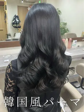 ロング 波巻きウェーブ 韓国風パーマ 纐纈のヘアスタイル