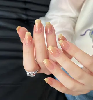 シン アモンのネイルデザイン