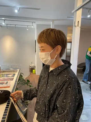 ショート カラー 高橋 愛美のヘアスタイル