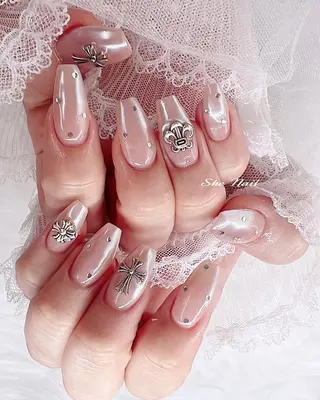 ネイル She   Nail所属・ISA_ BELLAのネイルデザイン