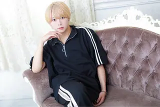 メンズ 奥本 侑 ハイトーン、髪質改善のヘアスタイル