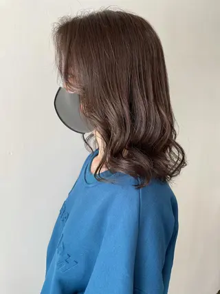 ミディアム カラー 安藤 佑衣のヘアスタイル