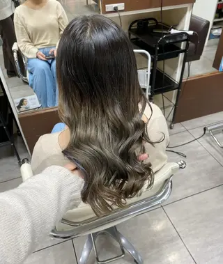 セミロング カラー ヘアアレンジ HAIRSALONLOOP所属・川上 麻梨阿のヘアスタイル