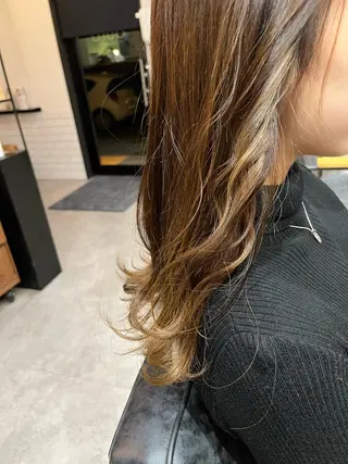 ロング 鴨田 彩音のヘアスタイル