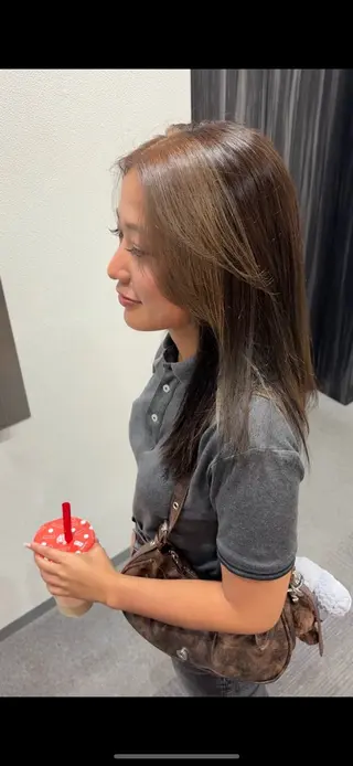 カラー 榊原 あいなのヘアスタイル