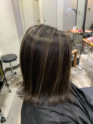 ミディアム カラー ブリーチ特化／ハイト ーン／ホワイトカラーのヘアスタイル