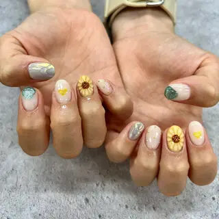 ネイル GRANDEUR焼津 Nana🦖のネイルデザイン