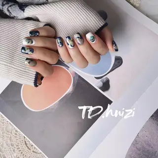 ミディアム めぐみのネイルサロン 惠のネイルデザイン