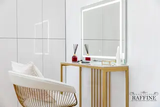 RAFFINE 月🦋🩵のネイルデザイン