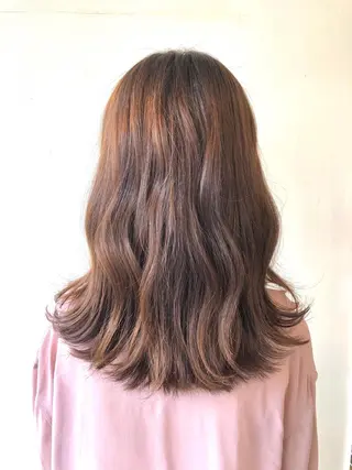 セミロング 岩谷 愛依のヘアスタイル