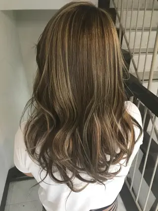 ロング カラー 伊藤 優希のヘアスタイル