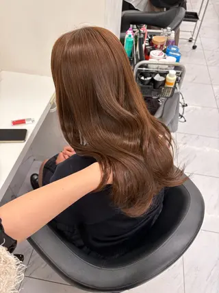 カラー ベージュ／ブラウン/ ナチュラルレイヤーのヘアスタイル