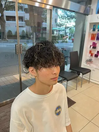 ミディアム パーマ メンズ 韓国風メンズ/毛流れ ヘアなら須田龍世のヘアスタイル