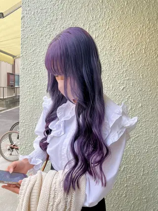 ロング ブリーチなしカラー ダブルカラーエクステのヘアスタイル