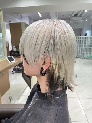 カラー メンズ 秋葉原オタク向け美容室OFF-KAi!!所属・渡部凌我 小顔ウルフ ハイトーンカラーのヘアスタイル