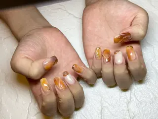 ネイル TotalBeautysalonCURE所属・CURE 朱梨のネイルデザイン