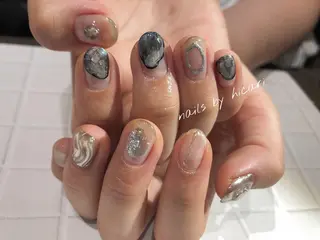 ショート カラー ネイル マツエク・マツパ illum hicariのネイルデザイン