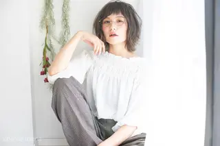 ショート カラー 佐藤 愛美のヘアスタイル