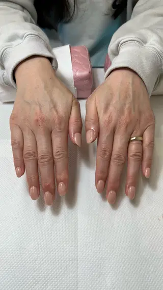 ネイル 名越 彩花のネイルデザイン