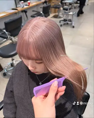 ミディアム カラー ミルクティー× グレージュMOMOのヘアスタイル