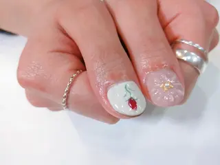 ネイル R'well所属・はばすみれ🎀ﾈｲﾙ 光ﾌｪｲｼｬﾙ ﾍｱのネイルデザイン