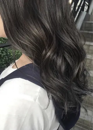 ロング カラー THE DAY所属・AKI HASHIMOTOのヘアスタイル