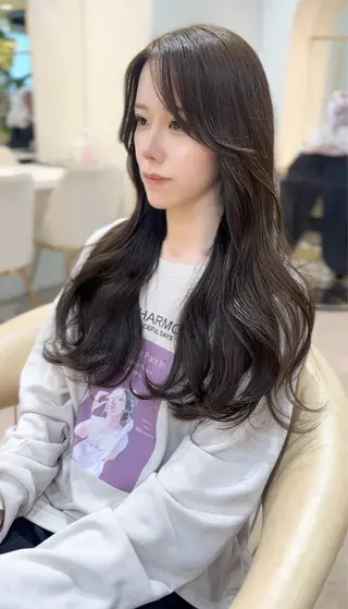 ロング カラー Akane レイヤー/艶カラーのヘアスタイル