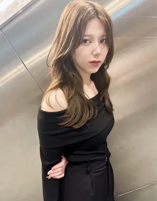 ロング maya レイヤーカットのヘアスタイル