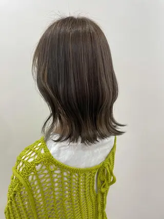 ミディアム カラー akane .のヘアスタイル