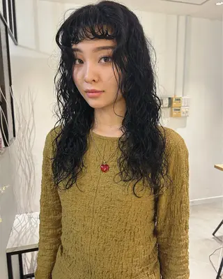 ロング カラー パーマ Loom.所属・村上雅人 ナチュラルモードのヘアスタイル
