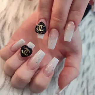 ネイル RUNWAY 　　の眉毛・アイブロウイメージ