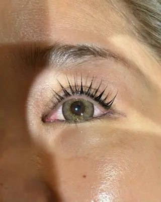 マツエク・マツパ 日比野 紅杏のヘアスタイル