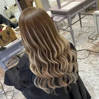 カラー MOMOKA /　Lapis大名店のヘアスタイル