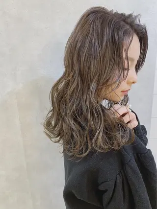 ミディアム カラー パーマ _ WHITE三宮店のヘアスタイル