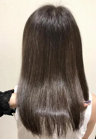 ロング 金沢 広美のヘアスタイル