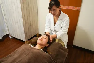 ハルノハナ鍼灸治療院丸の内院所属・鍼灸師による リラクのエステ・リラクイメージ