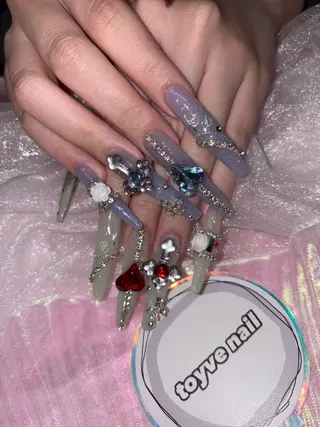 ネイル toyvenail 🖤enaのネイルデザイン